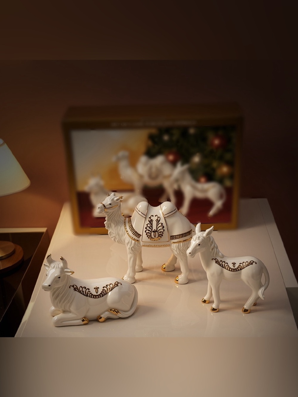 {Time-Edition} Retired Bon Ton: 3 Piece Jade Porcelain Natively Scene Animals.